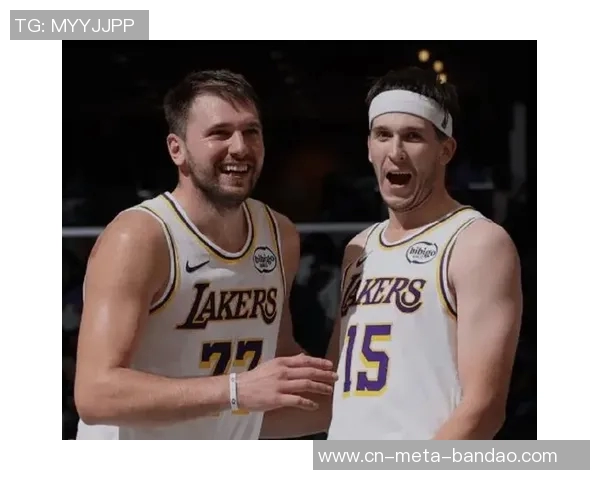 里夫斯谈与詹姆斯东契奇共打球的责任感与自我期许