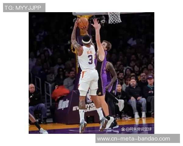 布克三节高效表现斩获24分7助攻正负值22助球队取得领先 布克三节高效表现斩获24分7助攻正负值22助球队取得领先